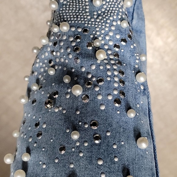 Venus Pearl Embellished Button Fly Jeans - Picture 3 of 3